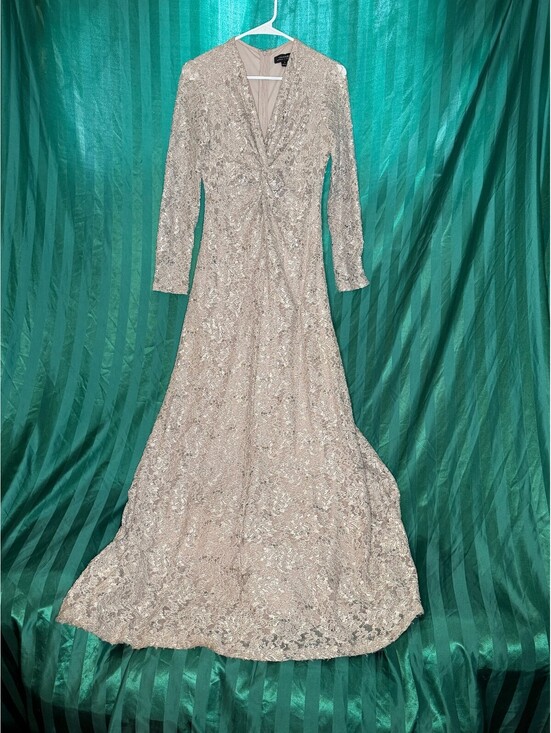 Dresses & Skirts - Tahari Arthur S. Levine Beige Sequin Lace Evening Gown Womens Size 4 V-Neck